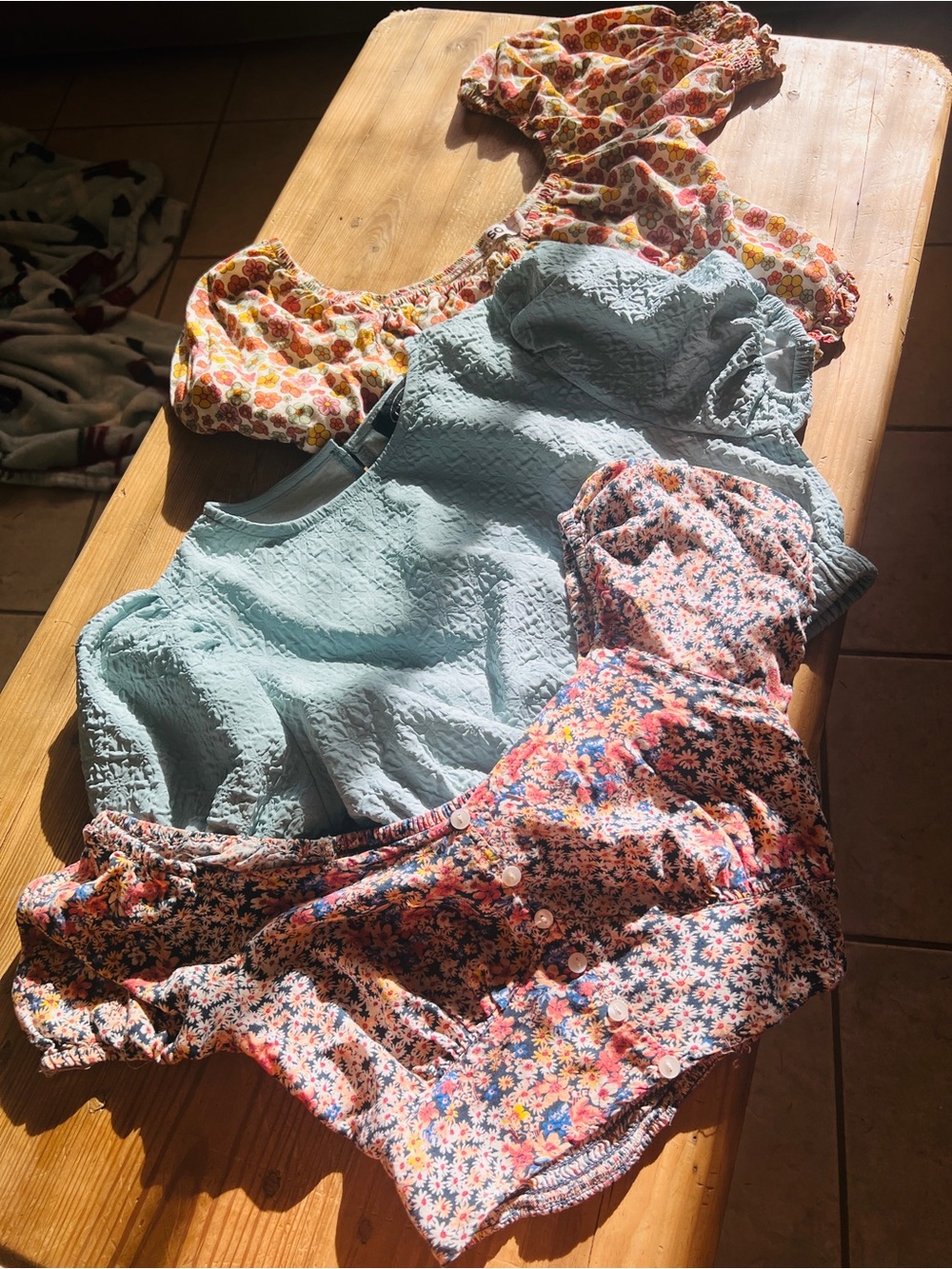 Small Spring Floral Crop Top Bundle - CIDER, SO, JAPNA